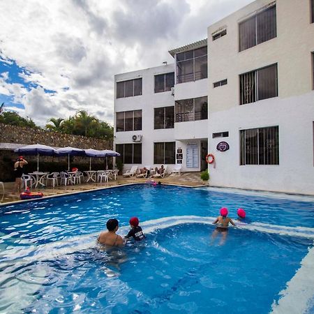 Blue Star Hotel Мелгар Екстериор снимка