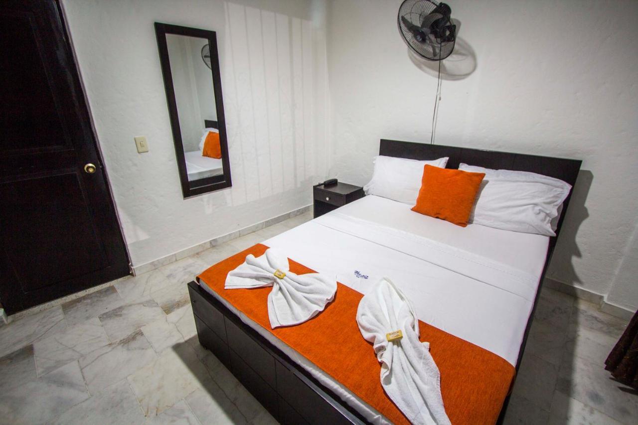 Blue Star Hotel Мелгар Екстериор снимка