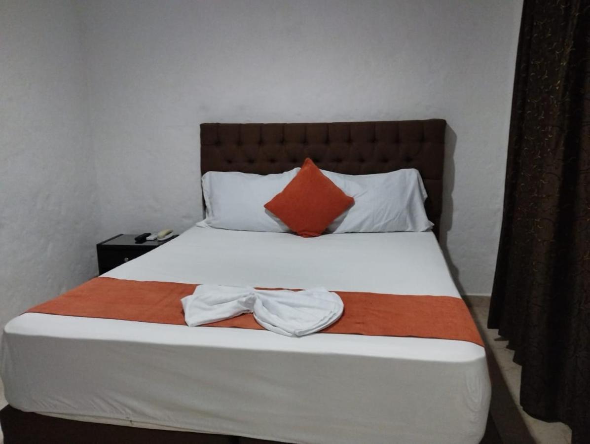 Blue Star Hotel Мелгар Екстериор снимка