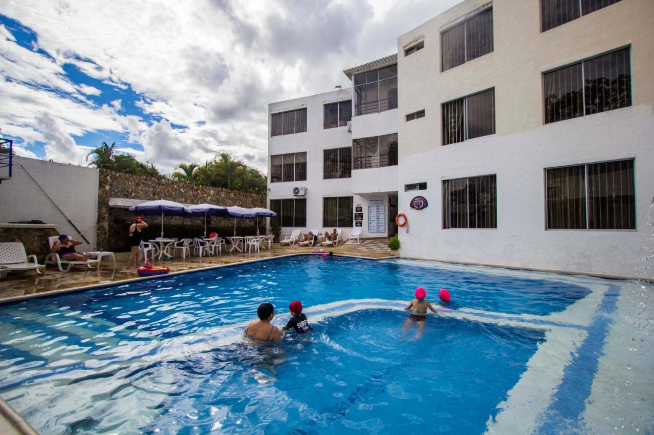 Blue Star Hotel Мелгар Екстериор снимка