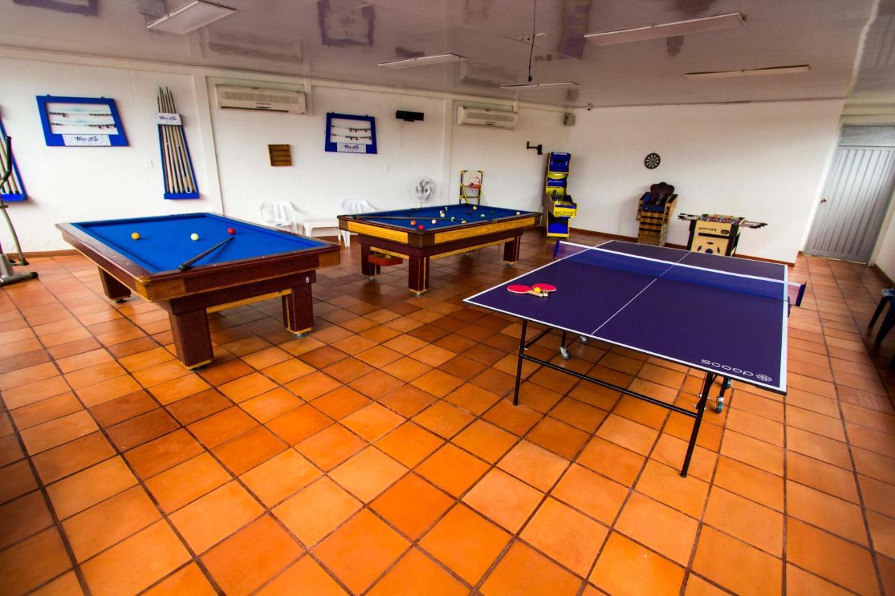 Blue Star Hotel Мелгар Екстериор снимка